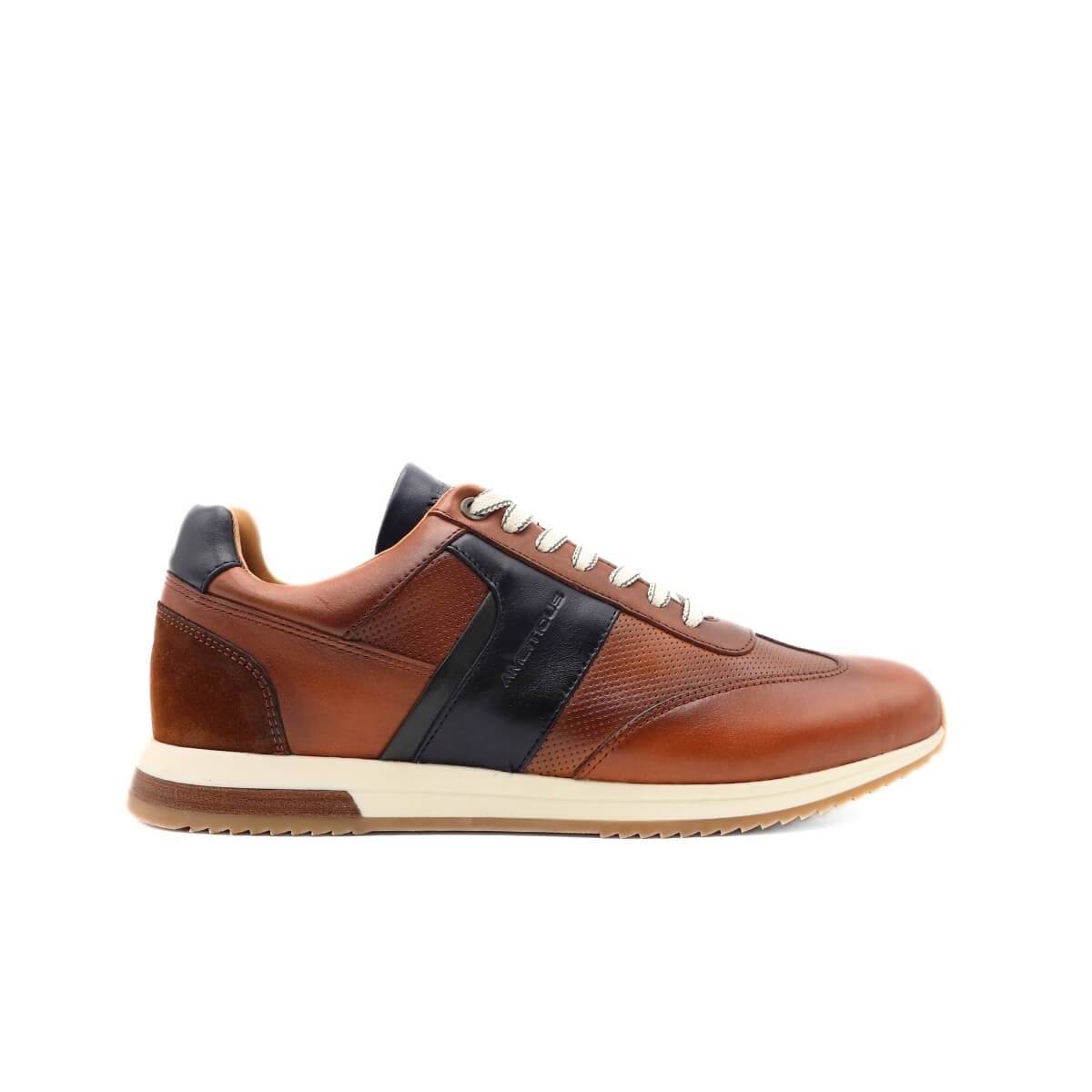 Sneakers Ambitious cognac in pelle viste di lato.