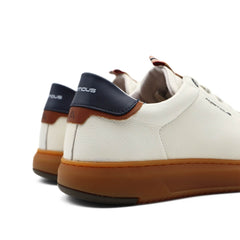 Sneakers Ambitious bianche in pelle viste di lato.