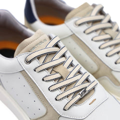 Sneakers Ambitious bianche in pelle vista laterale.