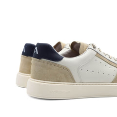 Sneakers Ambitious bianche in pelle vista laterale.
