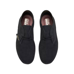 Desert Boot Clarks Originals in camoscio blu navy con suola crepe.