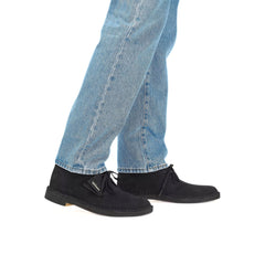 Desert Boot Clarks Originals in camoscio blu navy con suola crepe.