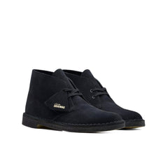 Desert Boot Clarks Originals in camoscio blu navy con suola crepe.
