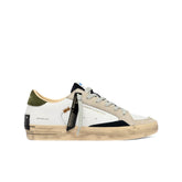 Sneakers Crime London SK8 Deluxe in pelle bianca con dettagli in suede blu, grigio chiaro e verde militare