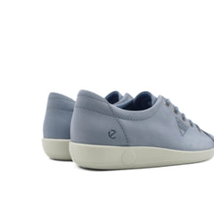Vista laterale delle ECCO Soft 2.0 sneakers azzurre in pelle premium