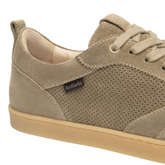 Sneakers uomo Nero Giardini E601180U in camoscio traforato.