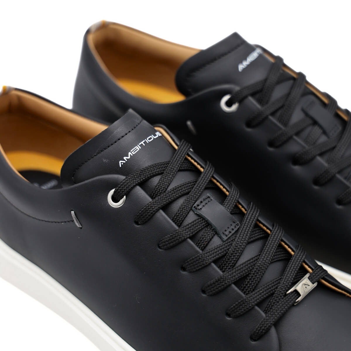Scarpa Ambitious Sneakers nero in pelle elegante vista laterale