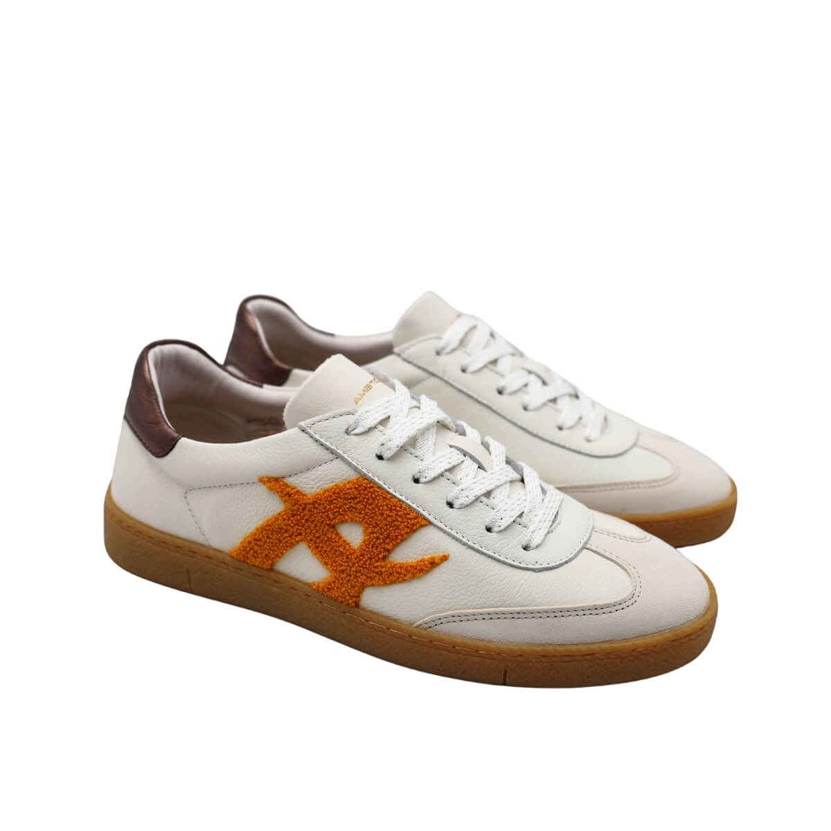Sneaker Ambitious 14129 bianca in pelle con dettagli ocra