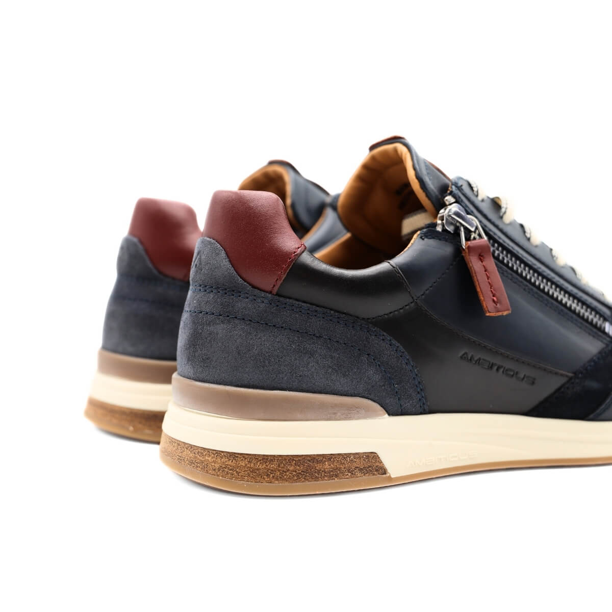 Sneakers Ambitious blu in pelle visione laterale.