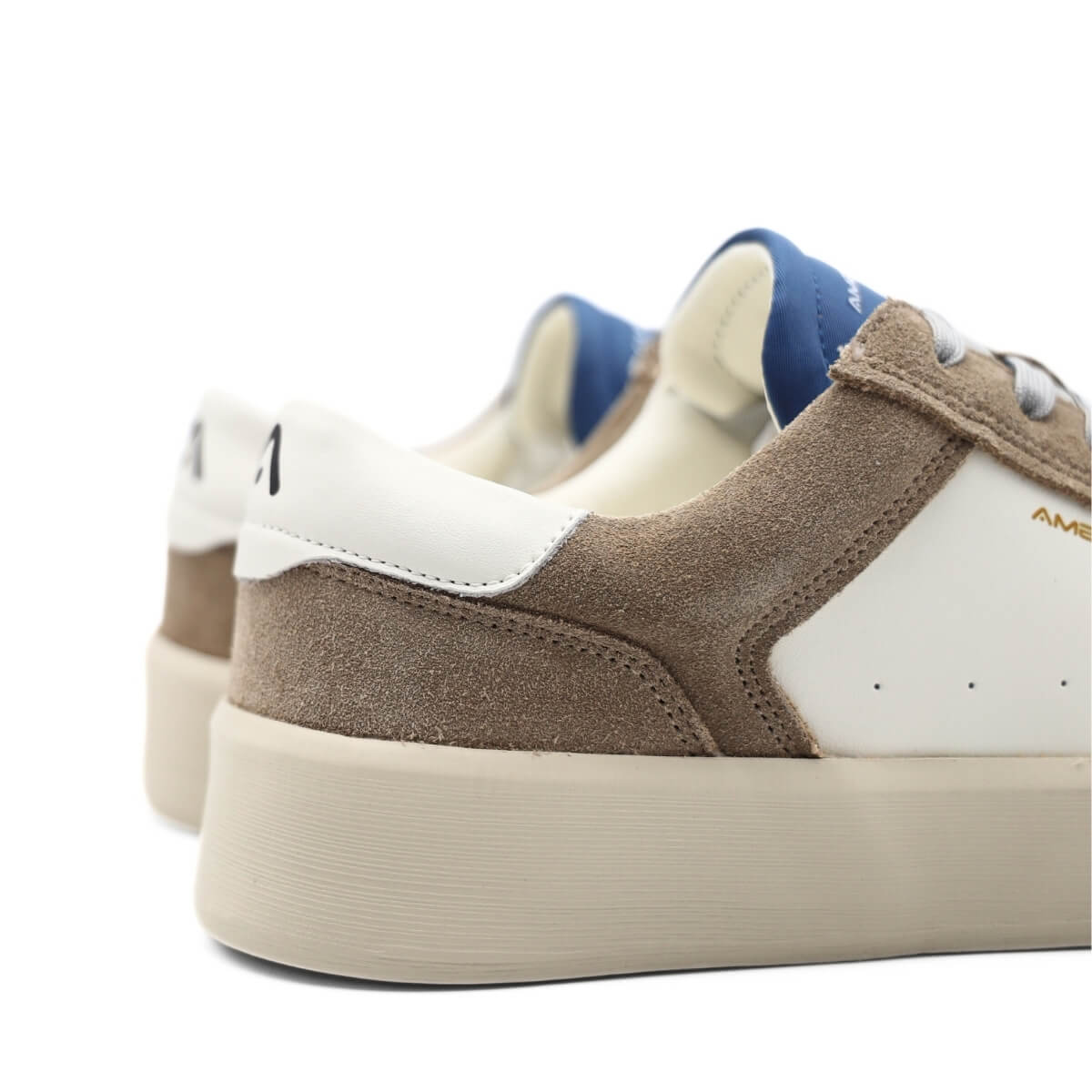 Sneakers Ambitious beige in pelle viste di lato.