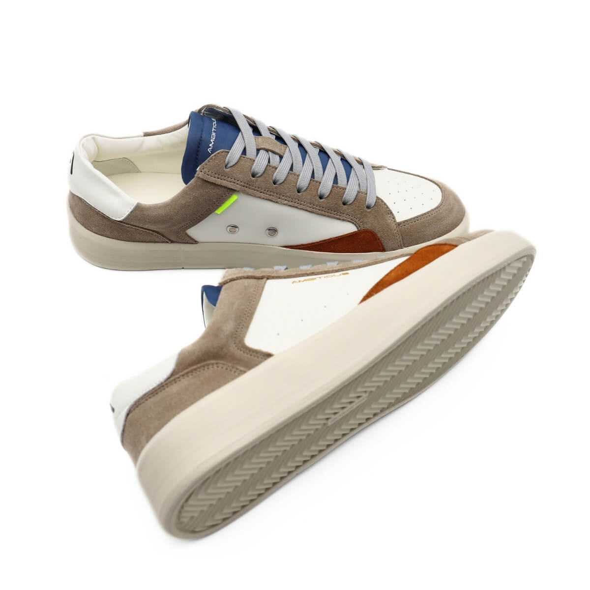 Sneakers Ambitious beige in pelle viste di lato.