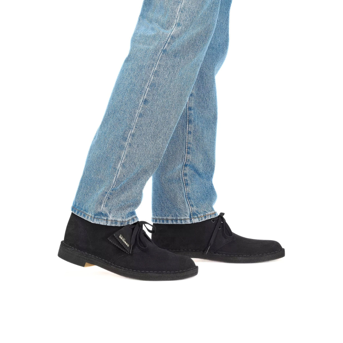 Desert Boot Clarks Originals in camoscio blu navy con suola crepe.