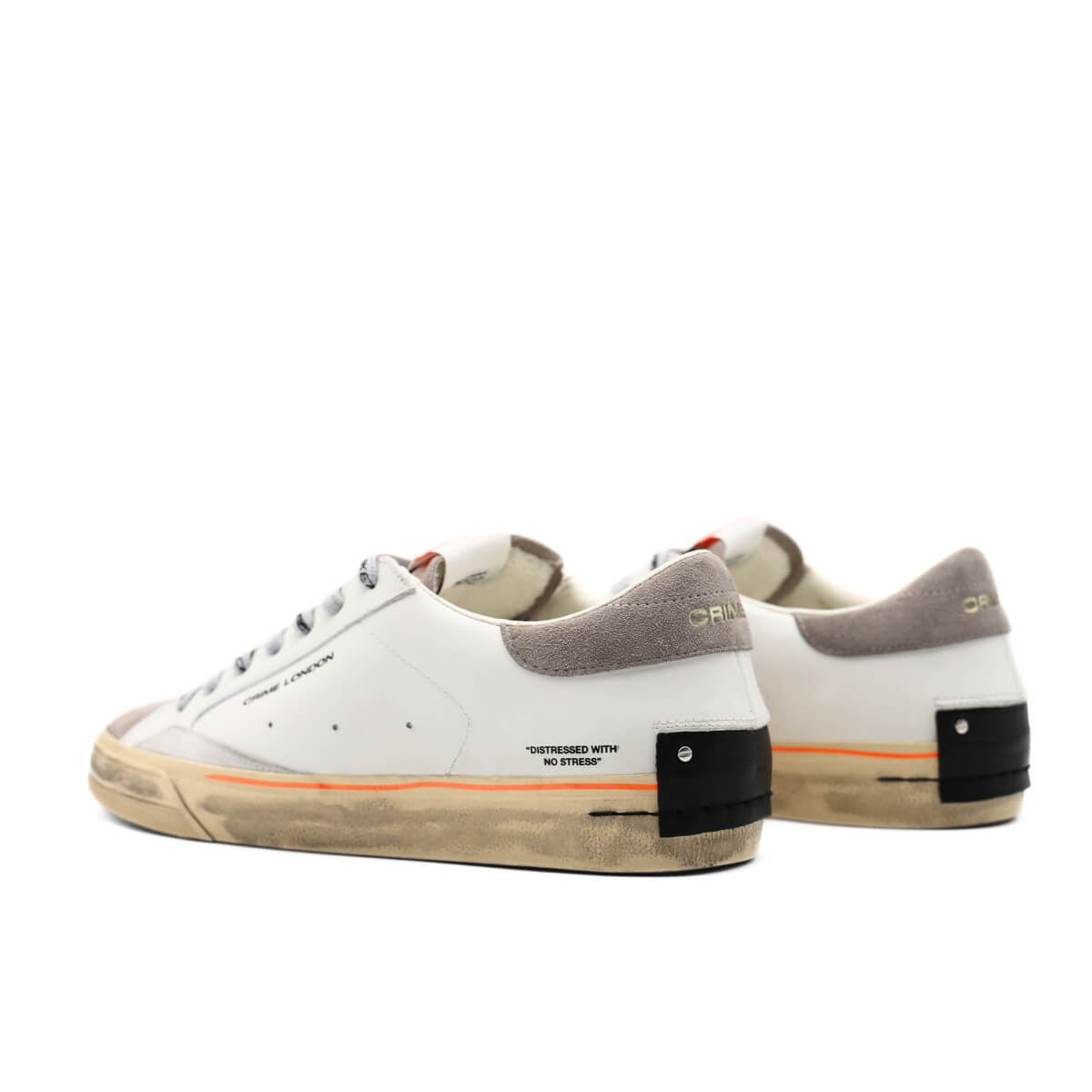Sneakers Crime London Distressed bianco in pelle con patch nero