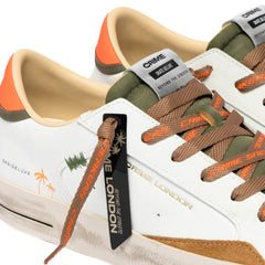 Sneakers Crime London Sk8 Deluxe bianco in pelle con lacci marrone e arancione fluo