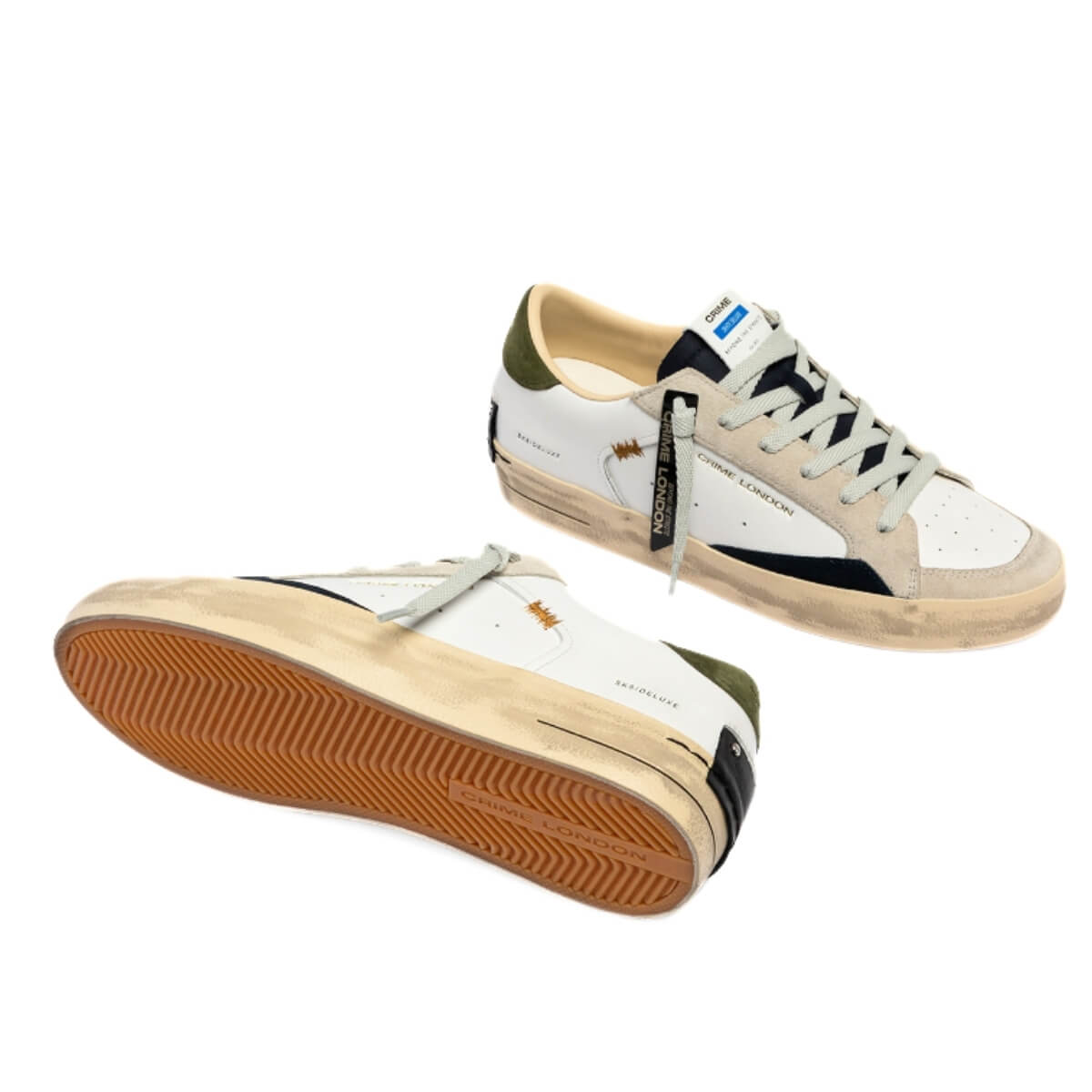Sneakers Crime London SK8 Deluxe in pelle bianca con dettagli in suede blu, grigio chiaro e verde militare