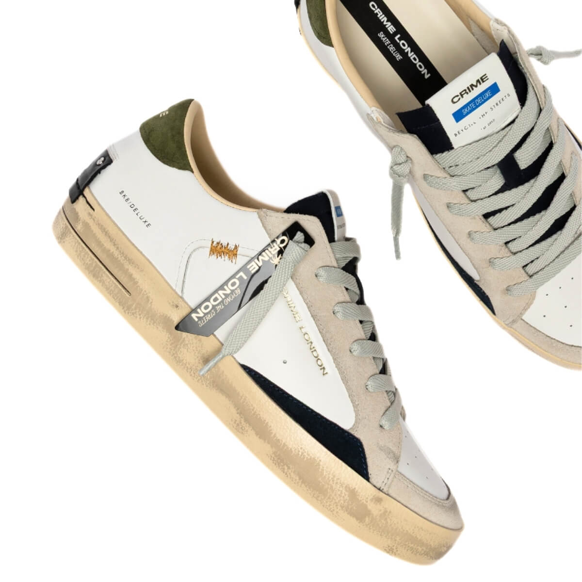 Sneakers Crime London SK8 Deluxe in pelle bianca con dettagli in suede blu, grigio chiaro e verde militare