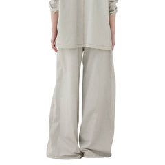 Jeans Eleh grigio in denim cotone dallo stile morbido e contemporaneo.
