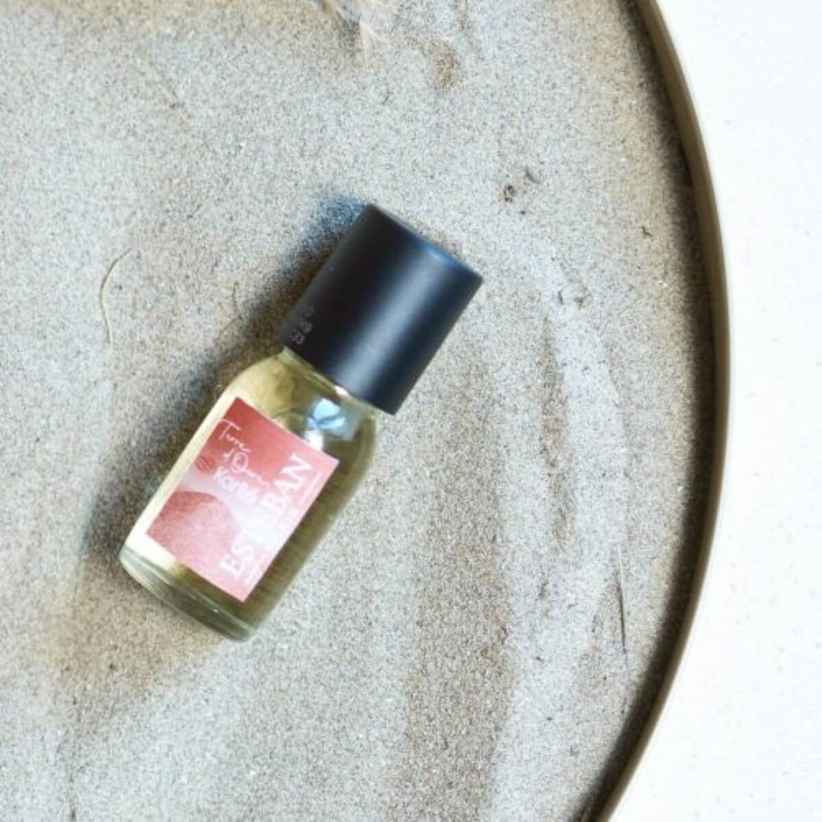 Flacone di concentrato di profumo Terre d’Ocre Karité per diffusori ambiente.