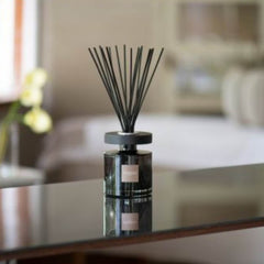 Profumatore per ambienti Esteban Néroli con fragranza di fiori bianchi.