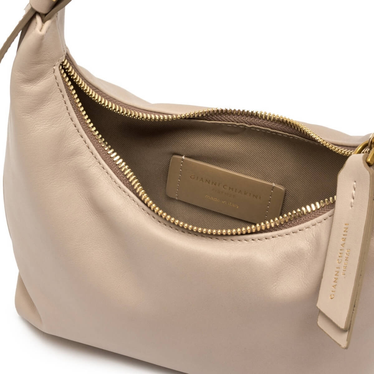 Borsa Gianni Chiarini ELLA rosa cipria in pelle elegante da portare a spalla o a mano