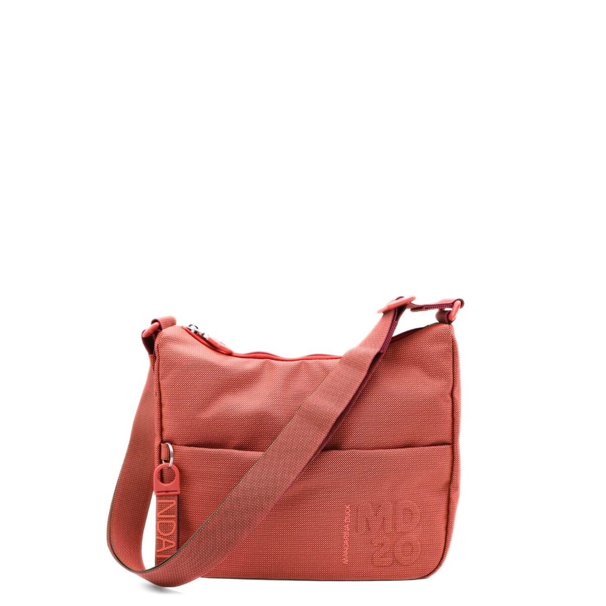 Dettaglio tessuto poliestere e tracolla regolabile della borsa Mandarina Duck MD20