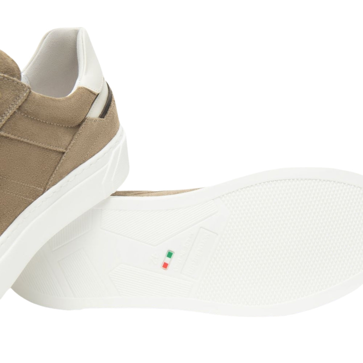 Sneakers uomo Nero Giardini E601131U 501 beige in camoscio e pelle.