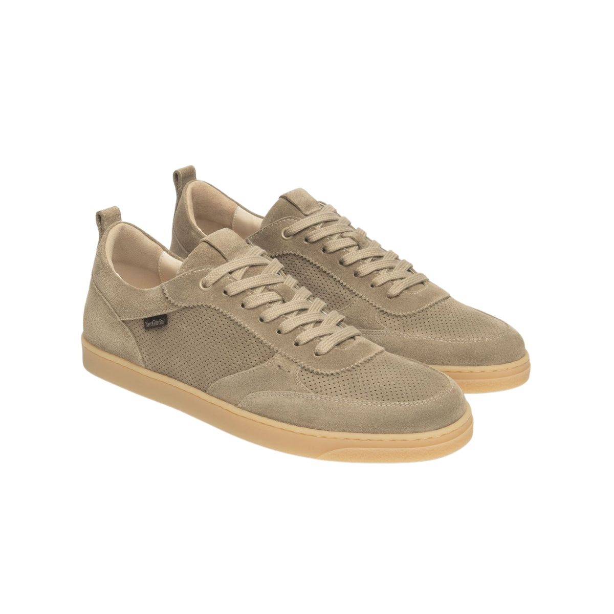 Sneakers uomo Nero Giardini E601180U in camoscio traforato.