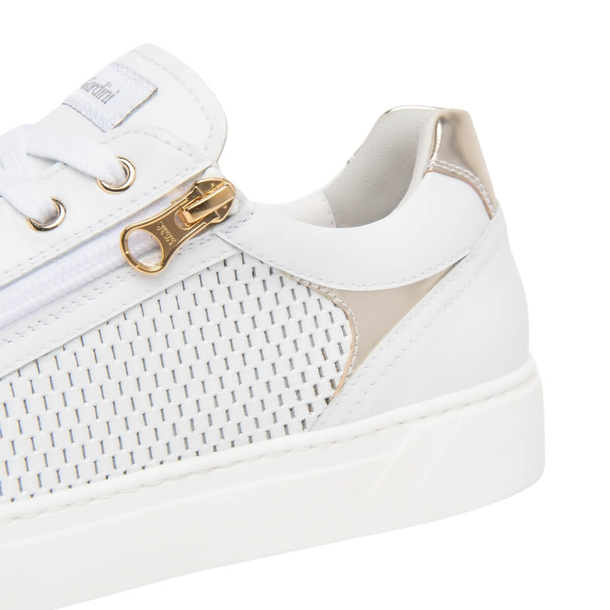 Sneakers bianco puro Nero Giardini in pelle con zip laterale.