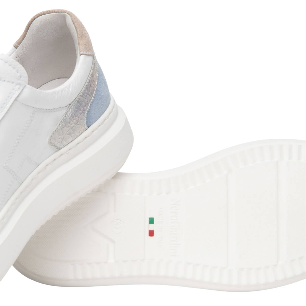 Sneakers da donna Nero Giardini in pelle bianca con inserti colorati.