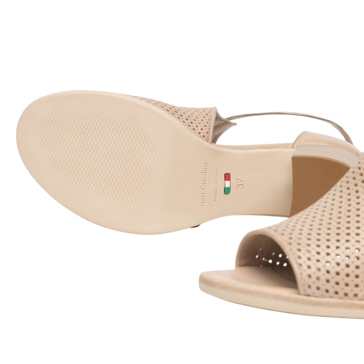 Stivaletto Nero Giardini beige in pelle traforata.