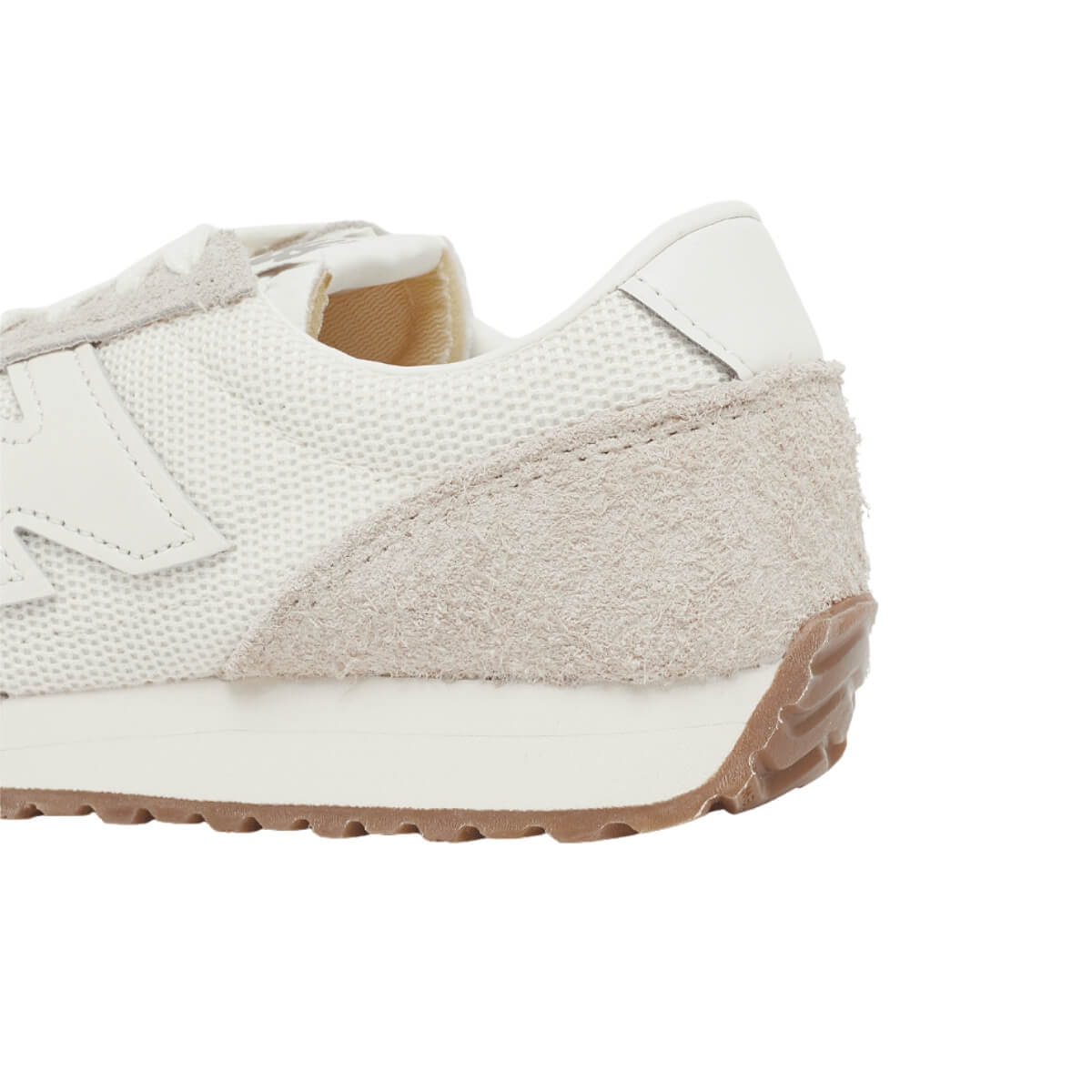 Sneakers New Balance 471 beige e bianco con tomaia in suede e mesh