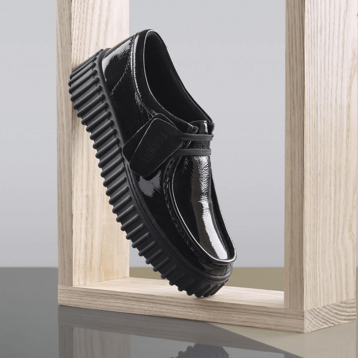 CLARKS STRINGATA TORHILL BEE 17911 NERO