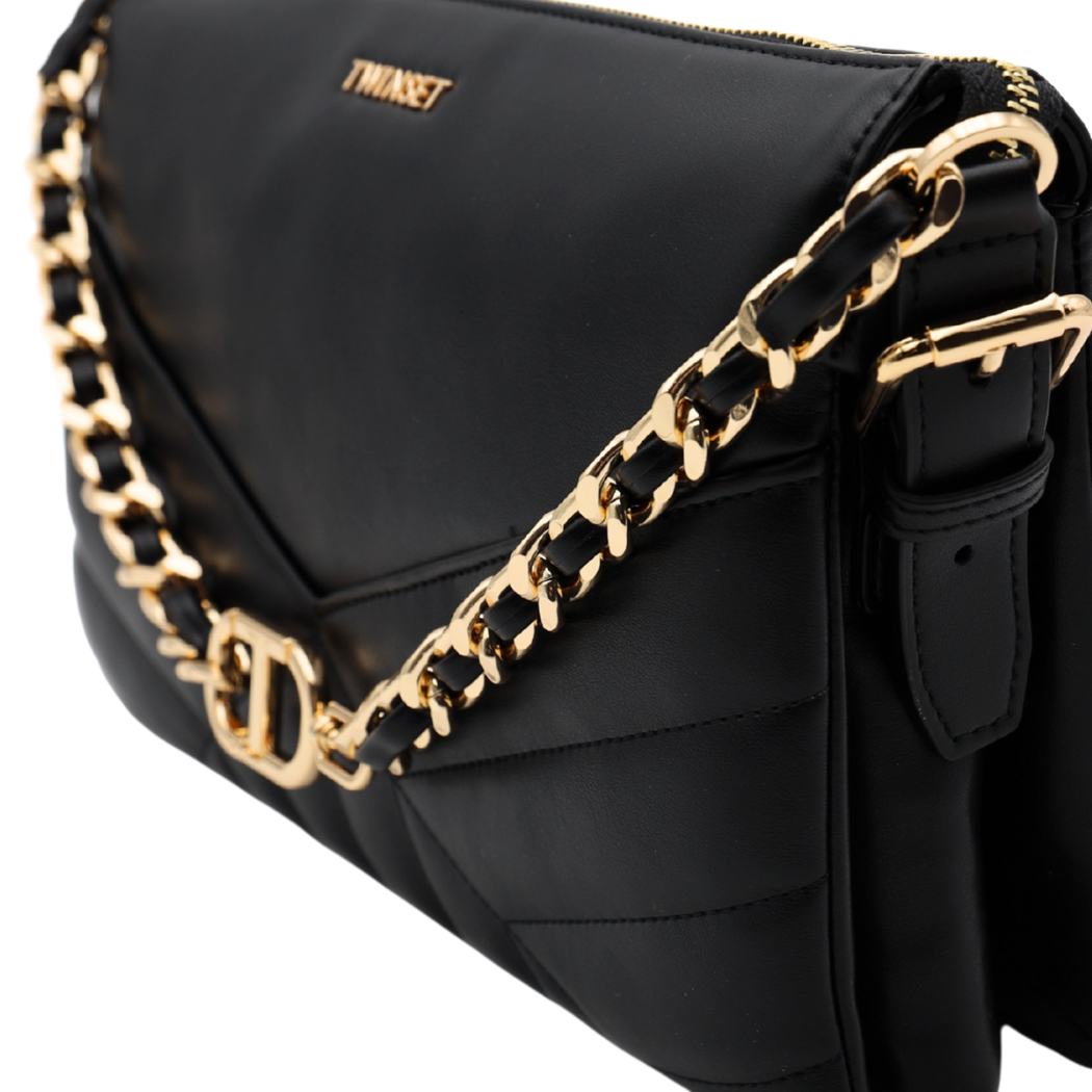 Dettaglio tracolla a catena e superficie simil-pelle della borsa TWINSET TB7322 Nero.